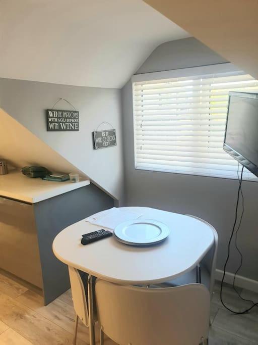 The Contemporary Studio Bracknell Dış mekan fotoğraf